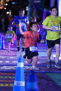 BIB: 4351
                            <button type="button" onclick="openModal(26221807)" class="btn btn-primary btn-sm float-right btn-popup" data-toggle="modal" data-target=".modal-high-quality">
                        <i class="fas fa-shopping-cart"></i> Add to Cart
                    </button>
                                            <button type="button" onclick="isThisMe(26221807, true)" class="btn btn-success btn-sm float-right btn-popup btn-isme hidden" data-toggle="tooltip" data-placement="bottom" title="นี่คือรูปของคุณใช่ไหม คลิกที่นี่เพื่อเอาเข้าอัลบั้ม">
                        <i class="fas fa-plus"></i> Add to album
                    </button>
                    <button type="button" onclick="isThisMe(26221807, false)" class="btn btn-warning btn-sm float-right btn-popup btn-isnotme hidden">
                        <i class="fas fa-ban"></i> Remove from album
                    </button>